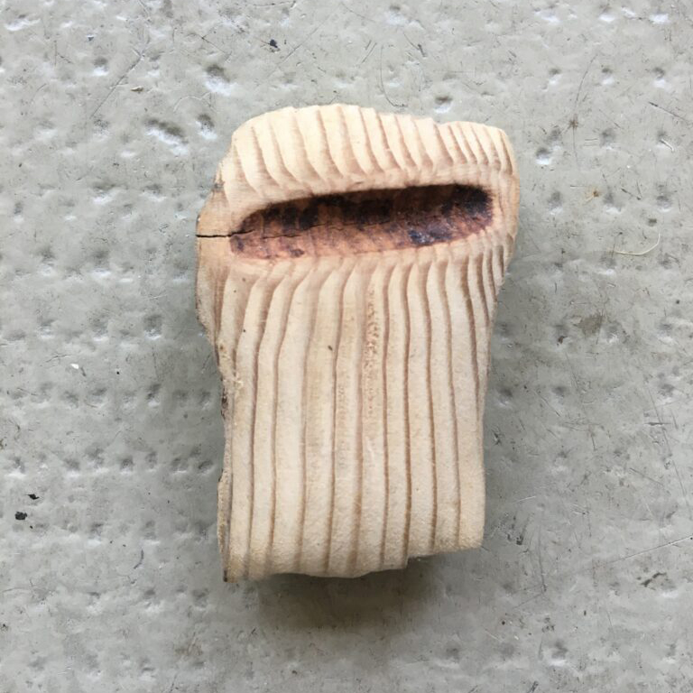 Geschnitzes Holzobjekt